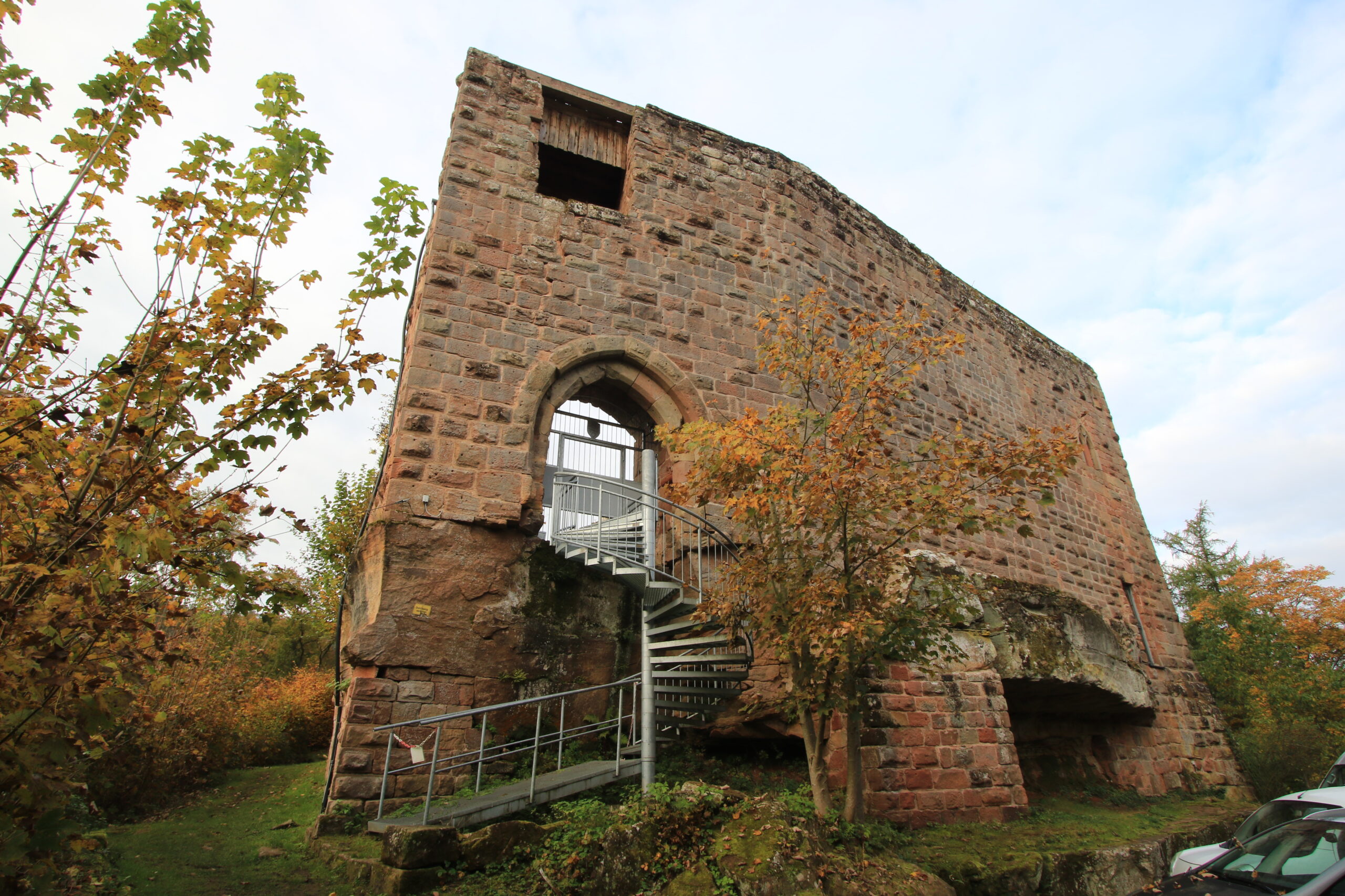 Burg Wilenstein Burg Wilenstein – Ruinenmauer mit Wendeltreppe