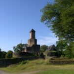 Bergfried der Burgruine Olbrück